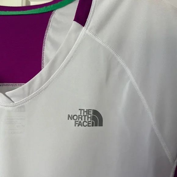 Women’s North Face Medium workout shirt. - Picture 2 of 6